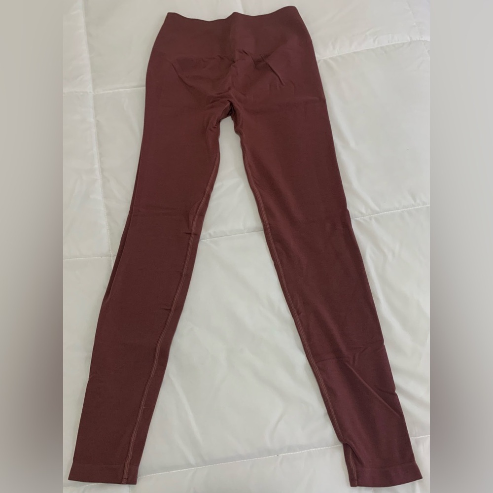 NEW Alphalete Amplify Leggings Size Medium in the colour Autumn